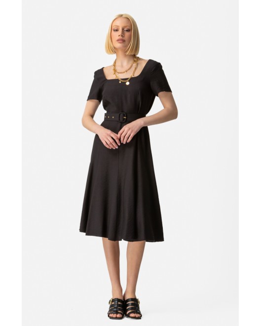 Effortless dress with belt