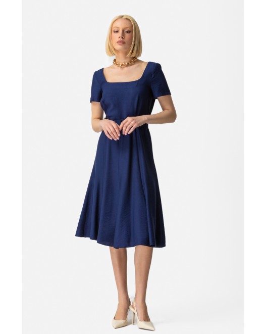 Effortless dress with belt