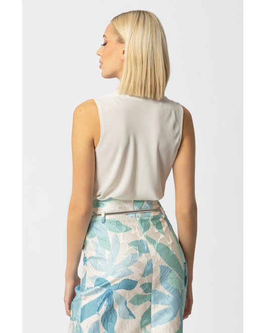 Georgette top sleeveless with pin